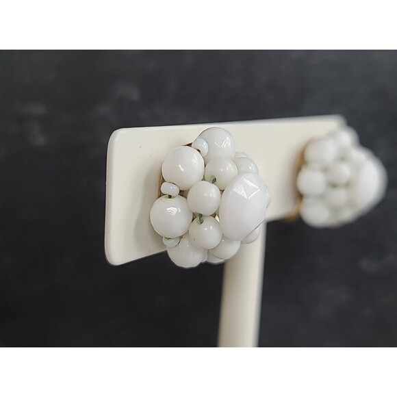 Western Germany White Floral Screwback Earrings Vintage - Picture 6 of 10